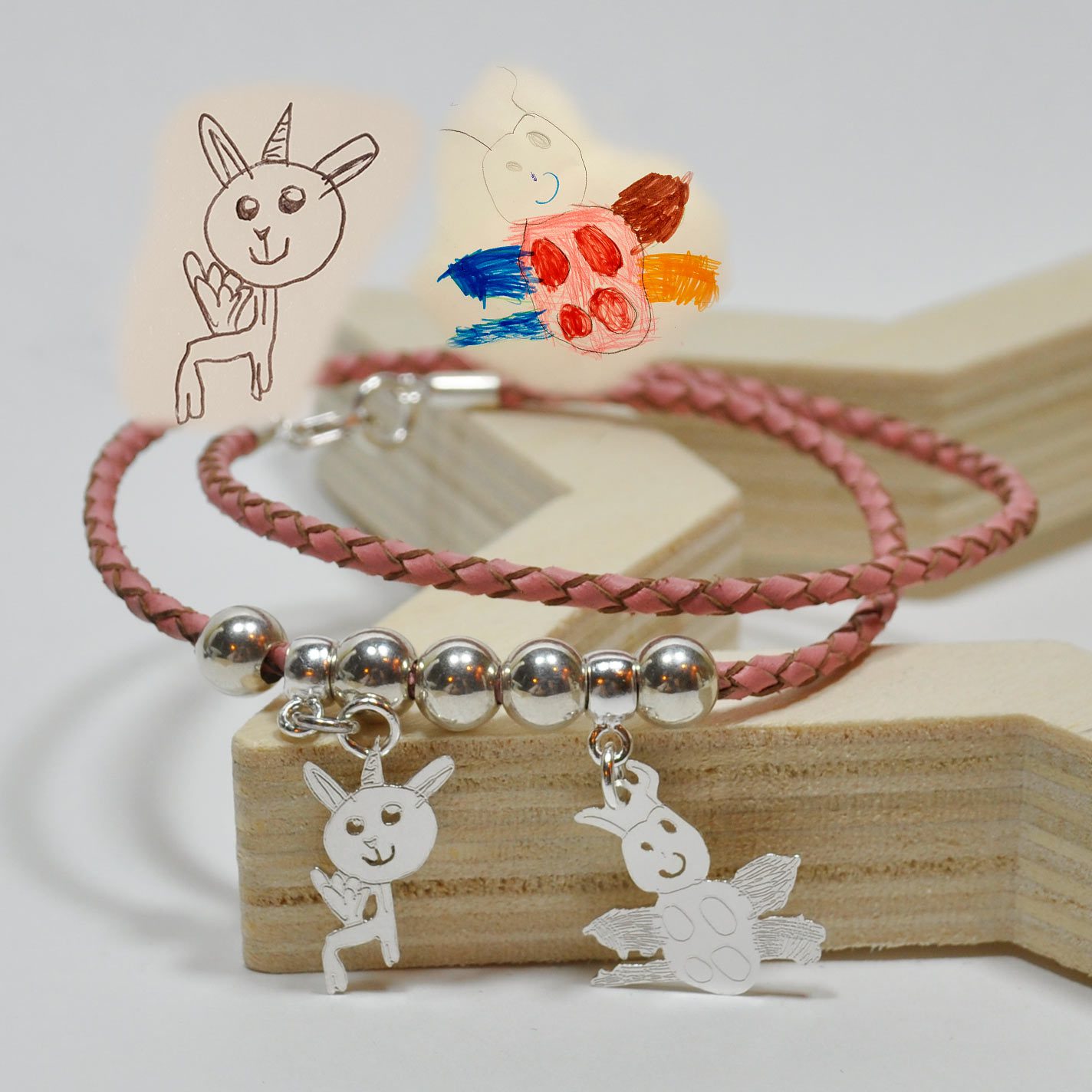 joya pulsera cuero y plata dibujo niño